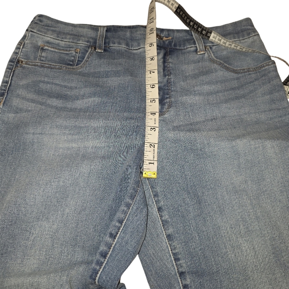 Chico's‎ Stylish Blue Embellished Rhinestone Cropped Women's Jeans Size 6 .5 - Picture 4 of 10